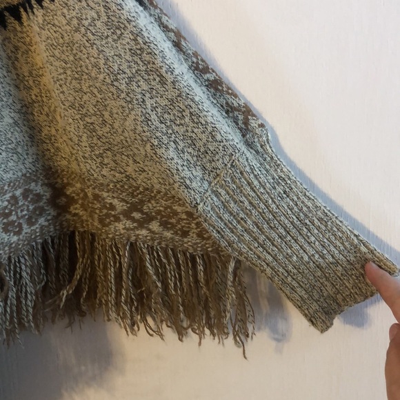 Poncho with sleeves - Picture 4 of 4